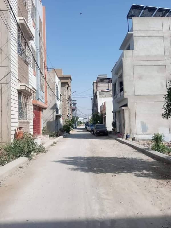 40 Ft Road Plot Available 1