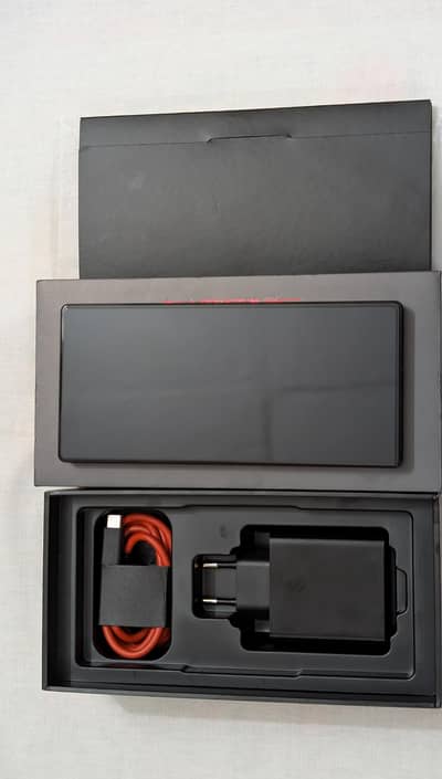 Redmagic 11 pro 12/256 box open