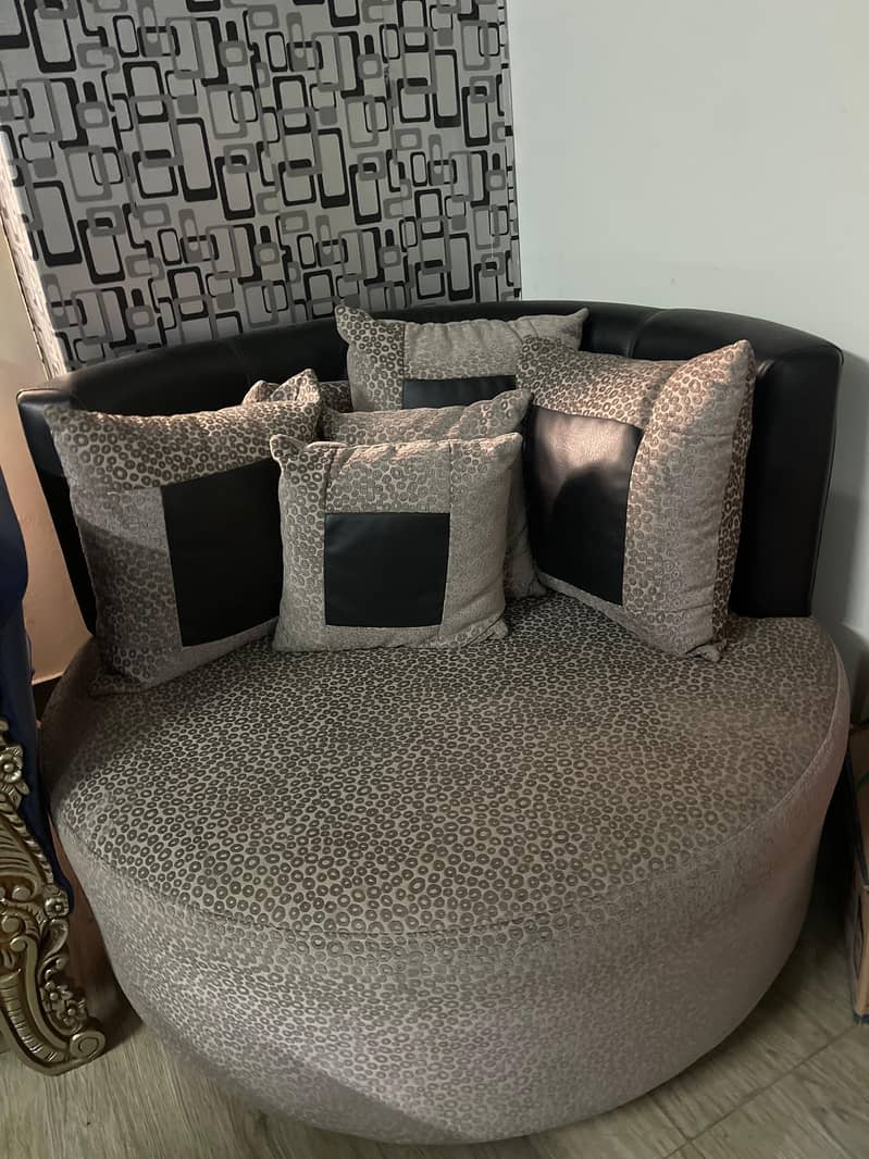 Round Sofa 2