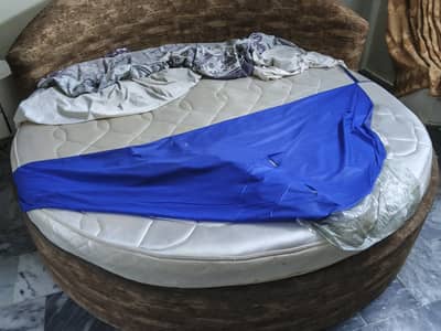 Round bed metres molti fome 3 year used