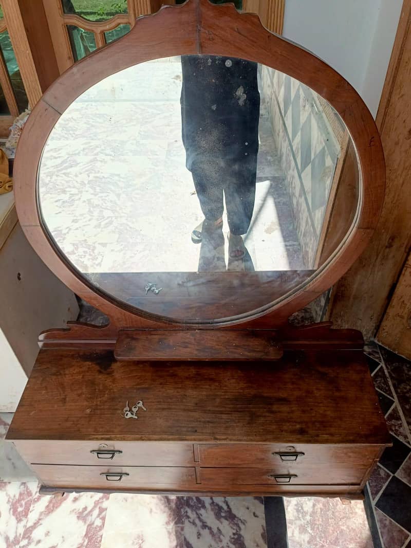 DRESSING TABLE 0