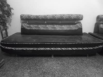 7 Seater Sofa Set – Comfortable & Stylish – Good Condition
