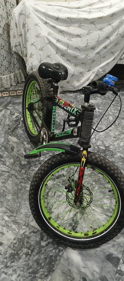 Lahore Pakistan 16 sall ka bacha chala saktha he candishan 8 by 10