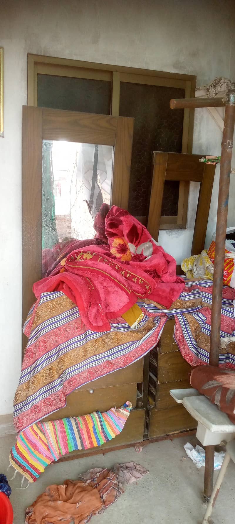 BED, DRESSING TABLE, SHOWCASE, SIDE TABLES 3