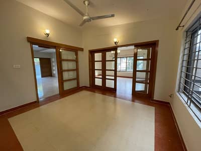 SPACIOUS UPPER PORTION FOR RENT IN F-7