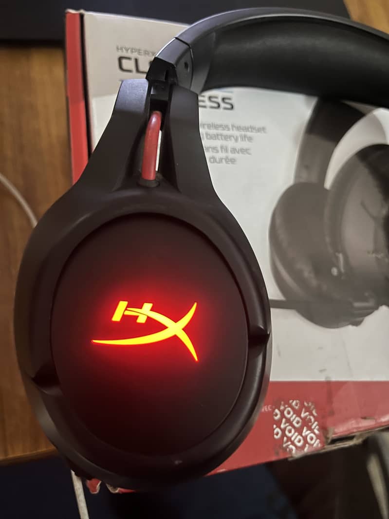 HyperX cloud flight wireless gaming headset 1