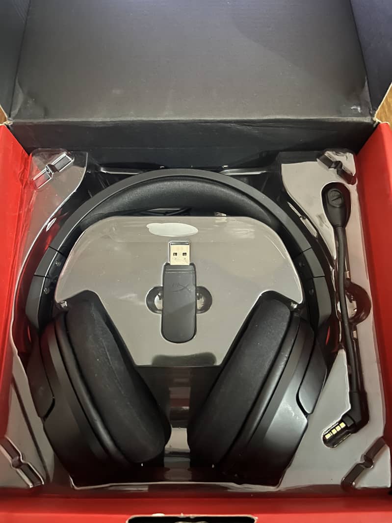 HyperX cloud flight wireless gaming headset 3