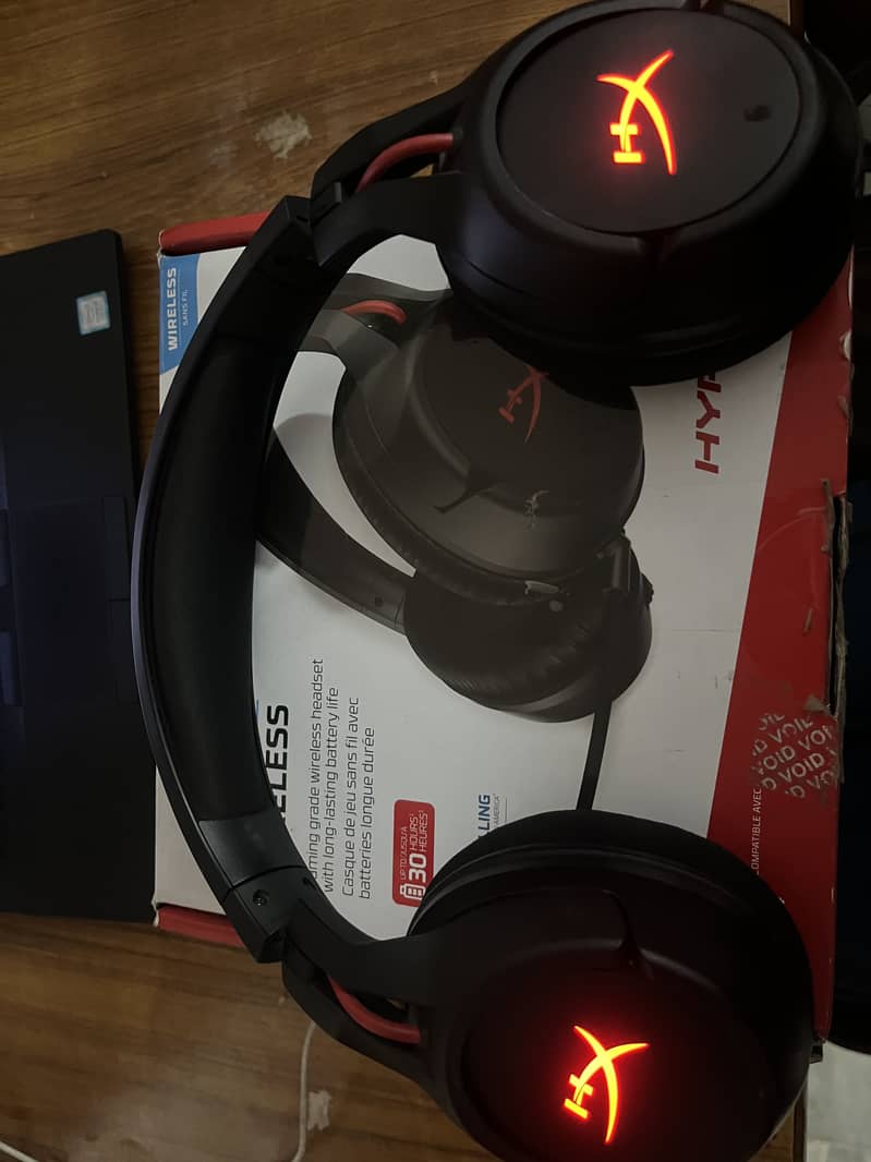 HyperX cloud flight wireless gaming headset 4