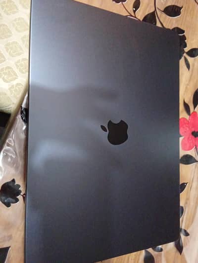 Apple MacBook Pro 16 m4 pro chip 24gb ram 512gb ssd original box and
