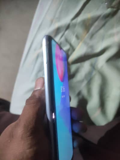 no exchange mobile ki body new dalwaii ha  penal original ha