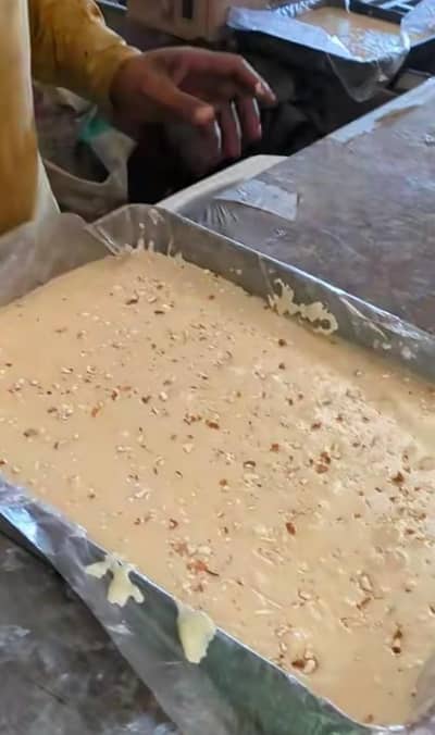  "خالص دیسی کھویا دستیاب | Fresh Daily | گھر کا بنا ہوا"