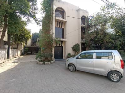 6 MARLA PURPOSE BUILT OFFICE / CLINIC BUILDING FOR SALE IN NEW MUSLIM TOWN