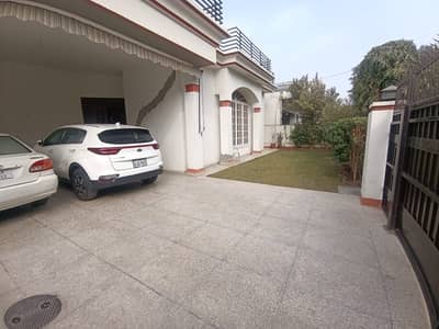 1 Kanal Facing Park 5 Bed House For Sale At Prime Location Of DHA Lahore.