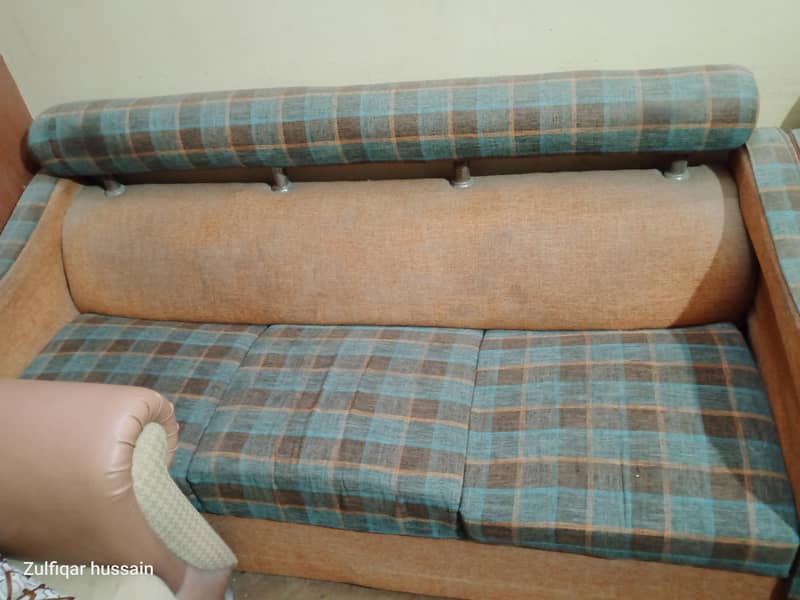 5 seeter sofa set 0