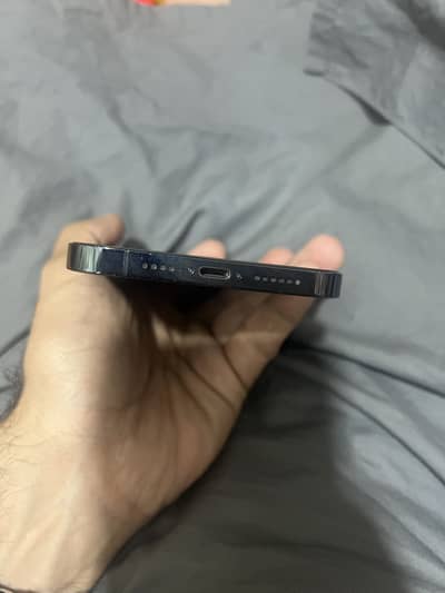 I am selling my iPhone 12 Pro Max JV(128GB) in good conditio JV