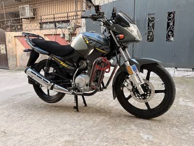 Ybr Yamaha 2025 only 2300 km driven with extra modifications