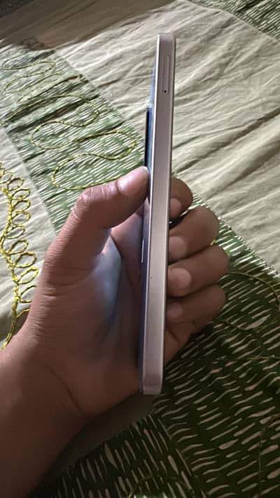 Samsung f16 5G 10 by 10 8/128gb with box charging 4 months use