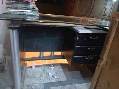 Awesome looking glass office table