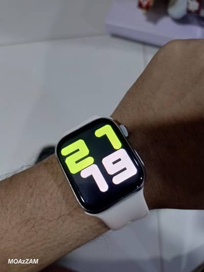 Smart watch Touch screen mobile phone connected Bluetooth.