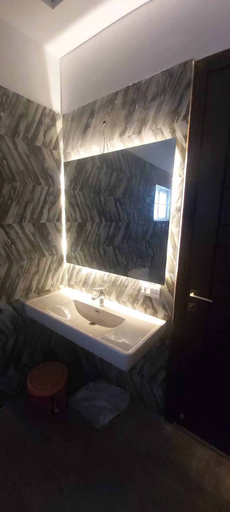 TOUCH LIGHT VANITY MIRROR 2