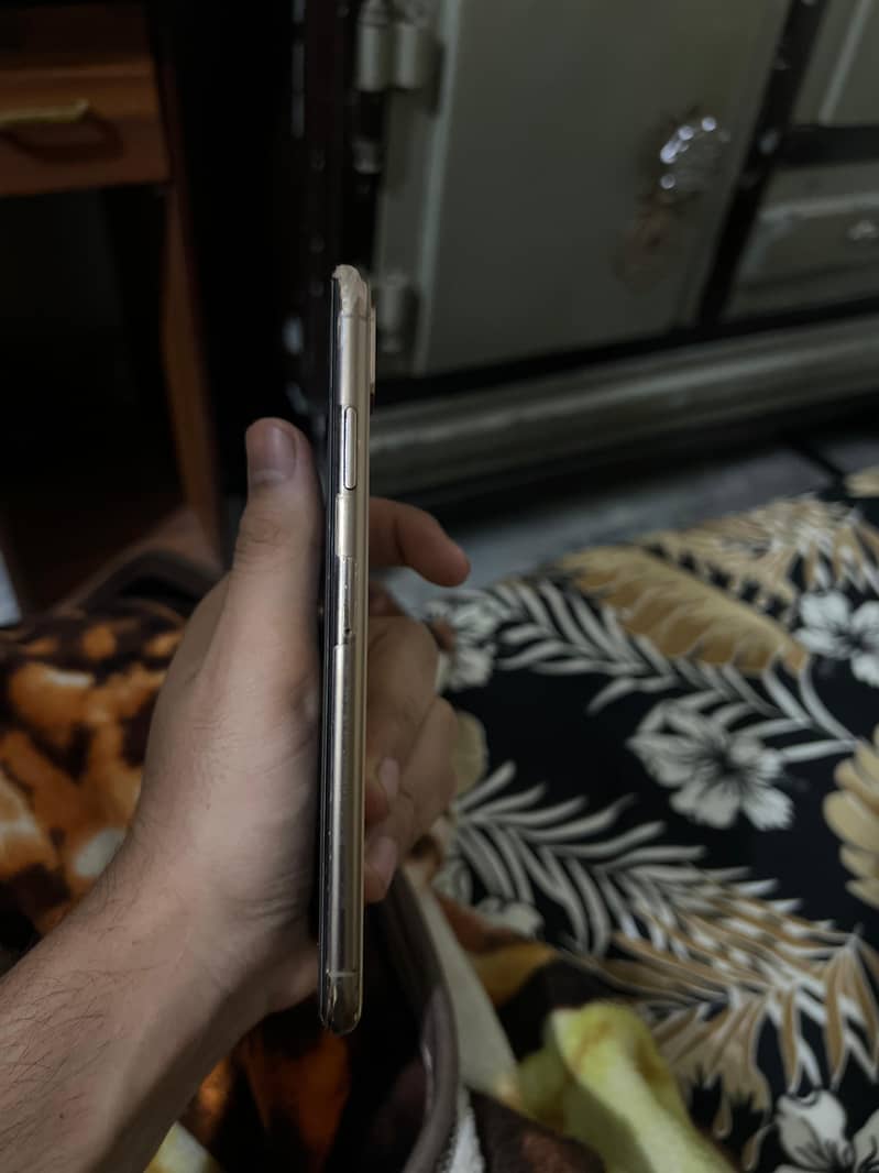 Iphone xs max 4