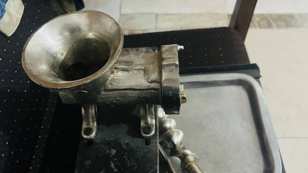 Hand Qeema Machine 0