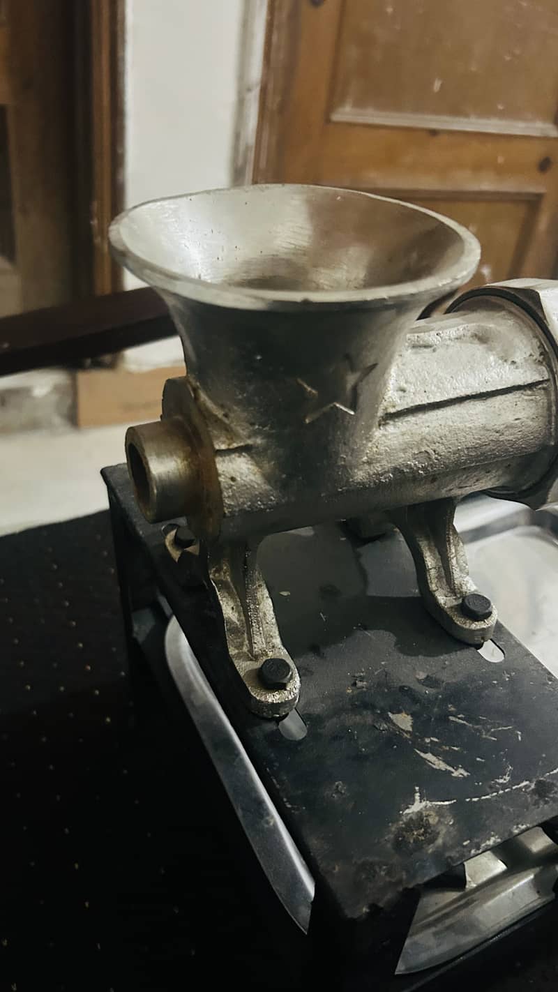 Hand Qeema Machine 3