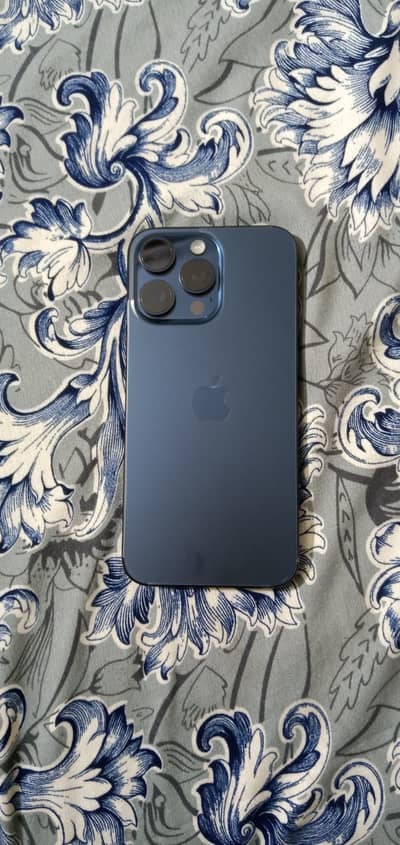 iphone 15 pro max Jv 10/10 condition