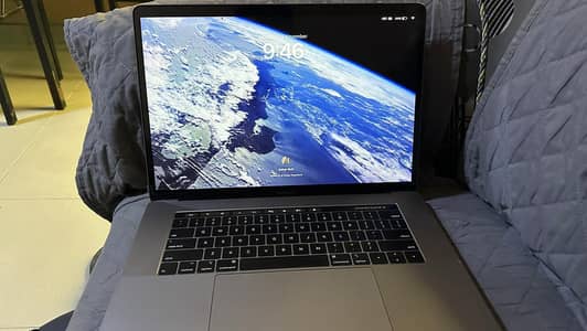 MacBook pro 2018 i9/32GB /512 Storage