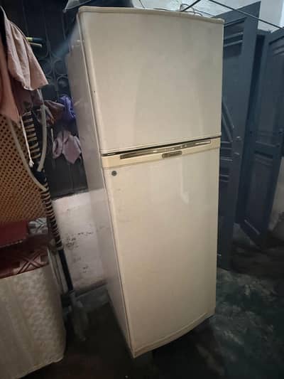 Dawlance Refrigerator | Energy Efficient | No Issues | Best Price