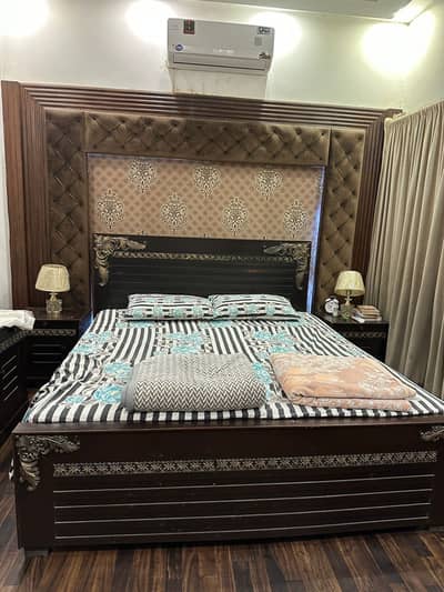 Completely bed set with 2 side tables with 1 dressing with mirror