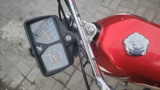Urgent Sale Honda 125 195000/- 0.3. 2.5. 9.6. 1.6. 1.0. 1