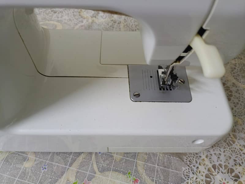 Singer Sewing Machine 4