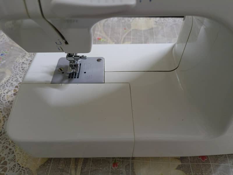 Singer Sewing Machine 6