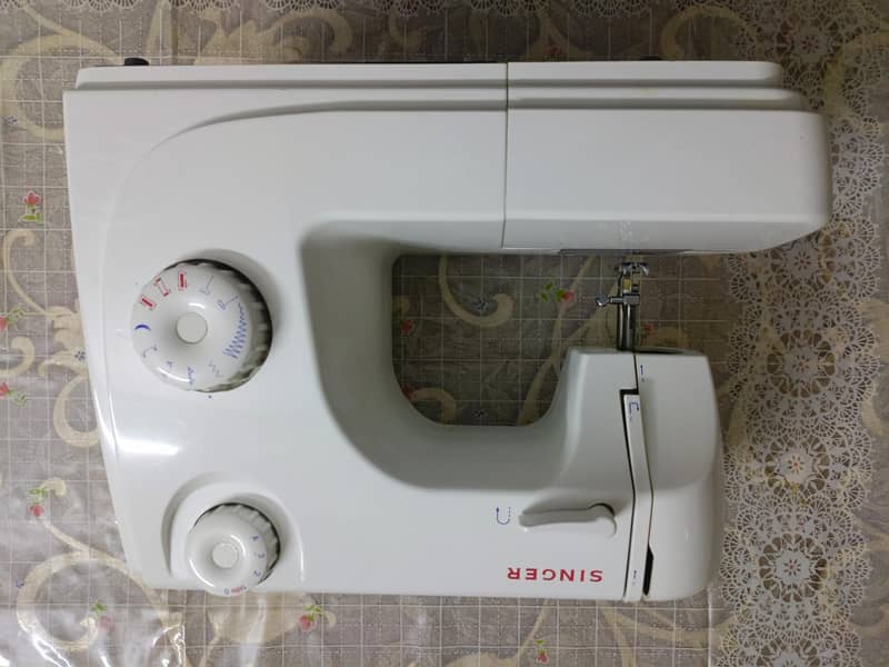 Singer Sewing Machine 8