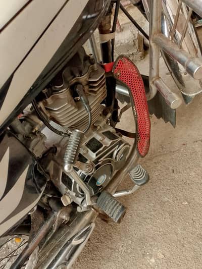 125 for sale 1 lac or exchange with cd70