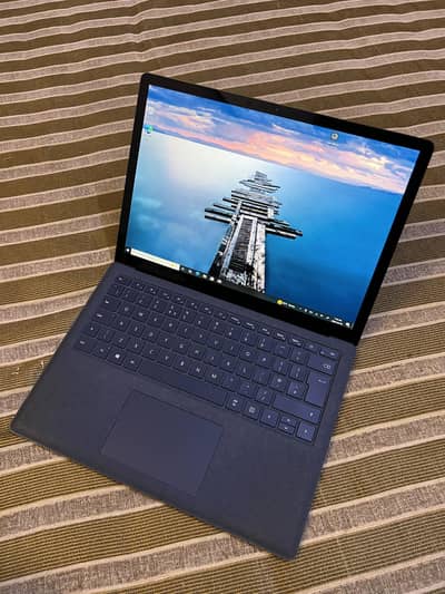 Microsoft Surface Laptop 2 Core i7 8th generation
