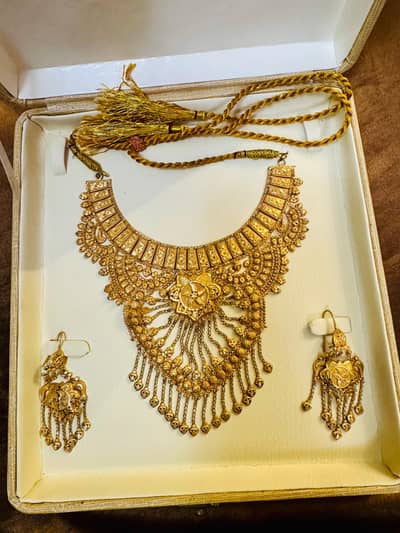 Neck chain and Earrings