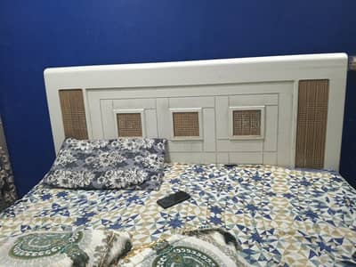 one bad & dressing table 2 said table