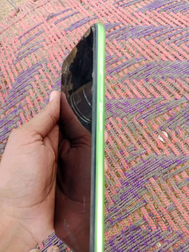 ڈبہ چارجر اور موبائل 0