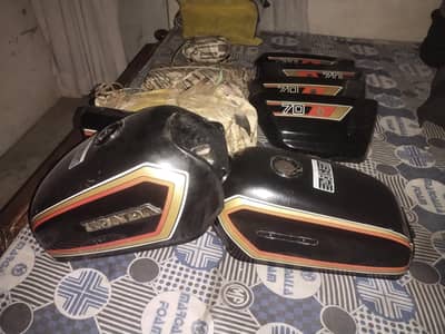 Honda 1983 Model Tank side cover
