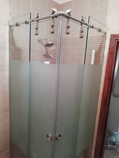 GLASS AND SHOWER CABIN