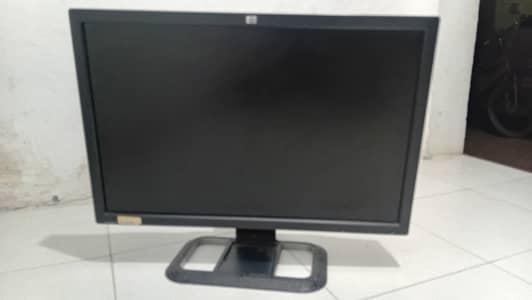 HP Lp3065 LCD Monitor In best condition