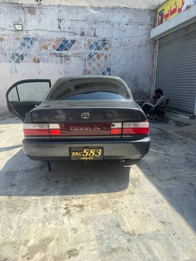 Toyota Carolla XE 2000 model