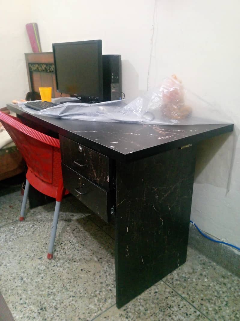 Computer/ Office Table 0