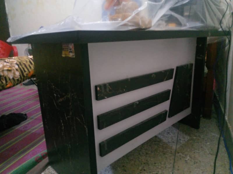 Computer/ Office Table 1