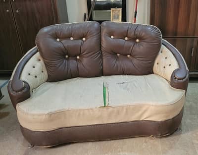 2 Seater Sofa Mazboot Aur Durable - weight 80kg+