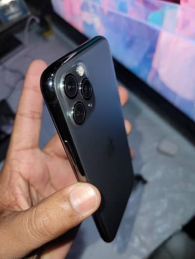 IPhone 11 pro 64Gb non Factory unlock sim working