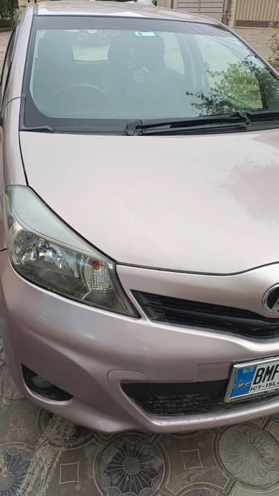 Toyota Vitz Champagne Color - Excellent Condition | Neat