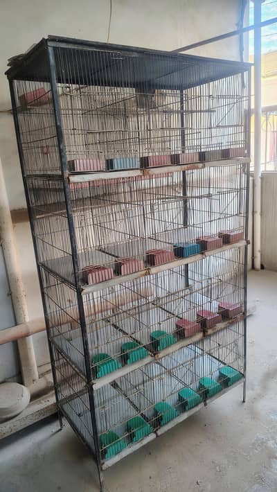 3 cages available complet treys and pots